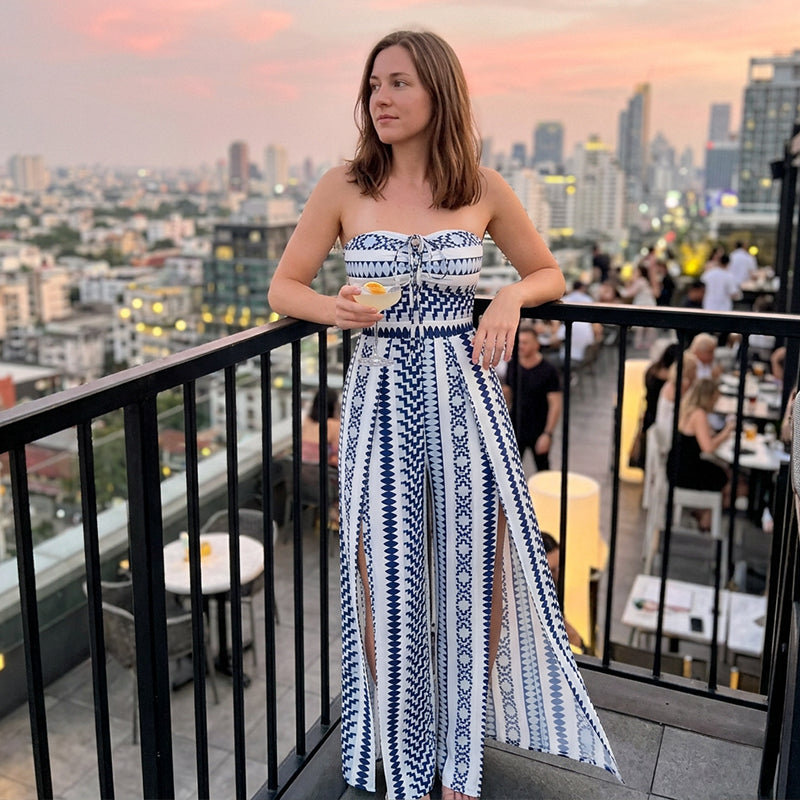 👗 50% OFF NOW! 💥 Geometric Jumpsuit with Halter Neckline & Side Slit – Unique print & elastic back – Versatile. perfect for summer parties or resort wear ✨